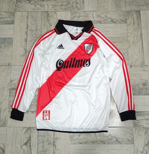 Camiseta River 2000 titular manga larga